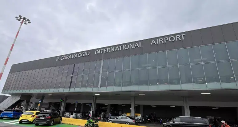 Tragedia a Orio al Serio, uomo muore risucchiato dal motore di un aereo\n