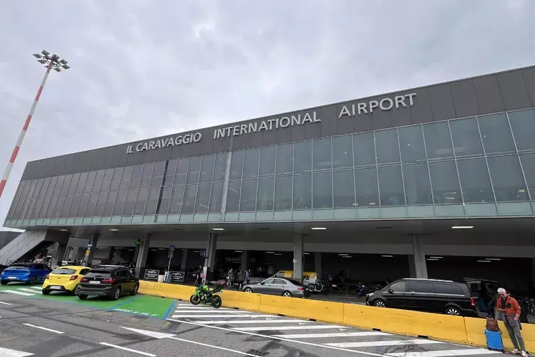Tragedia a Orio al Serio, uomo muore risucchiato dal motore di un aereo\n