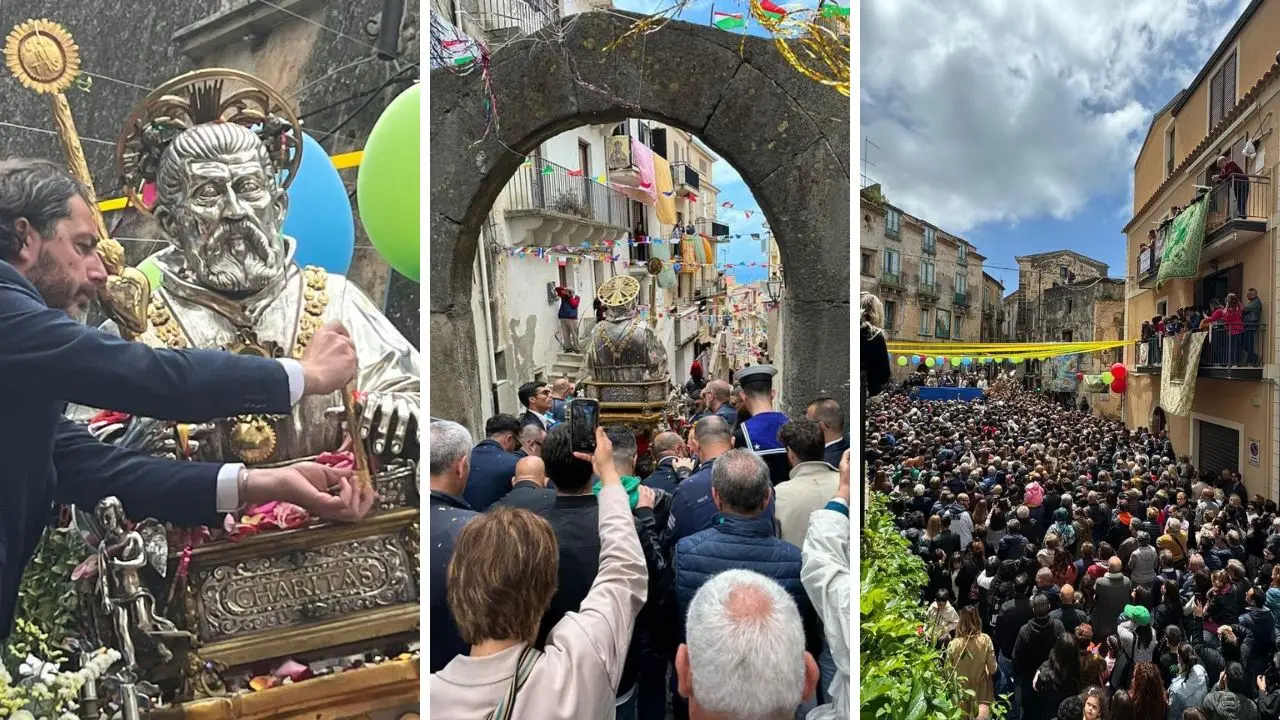 Paola, migliaia di fedeli ai piedi di San Francesco: la statua portata in processione per le vie della città