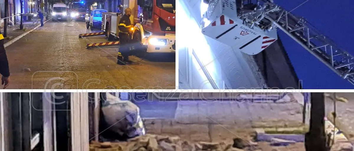 Cade un cornicione nel centro di Cosenza, famiglia salva per miracolo
