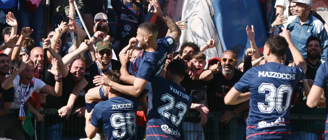 Cosenza, Tutino è il tuo nuovo O'rey del gol: doppietta nel 2-2 con lo Spezia