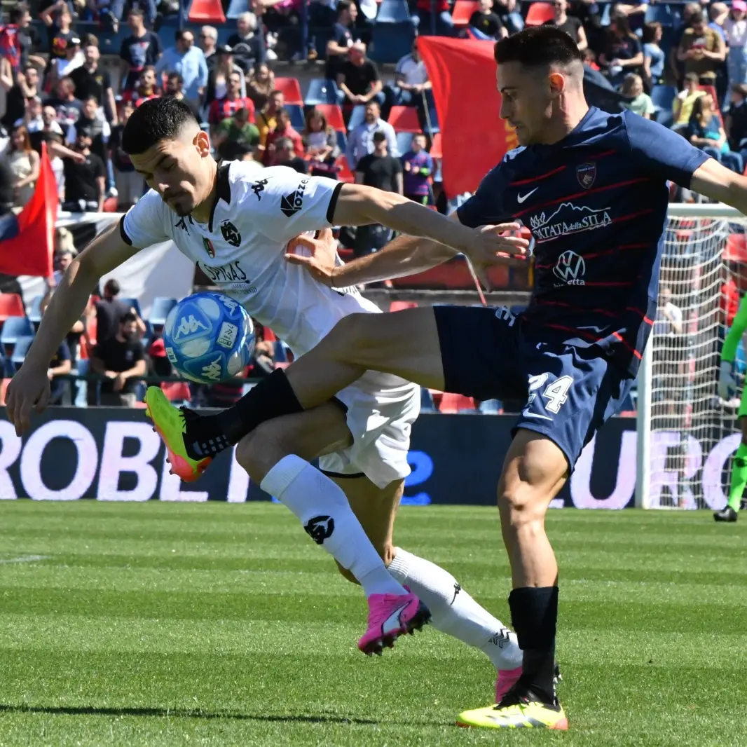 Cosenza arbitro per la Serie A: al Como serve vincere ma il Venezia...