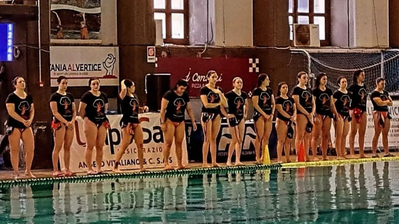 Cosenza pallanuoto, nella A1 femminile niente colpo salvezza a Genova. Serve gara 3