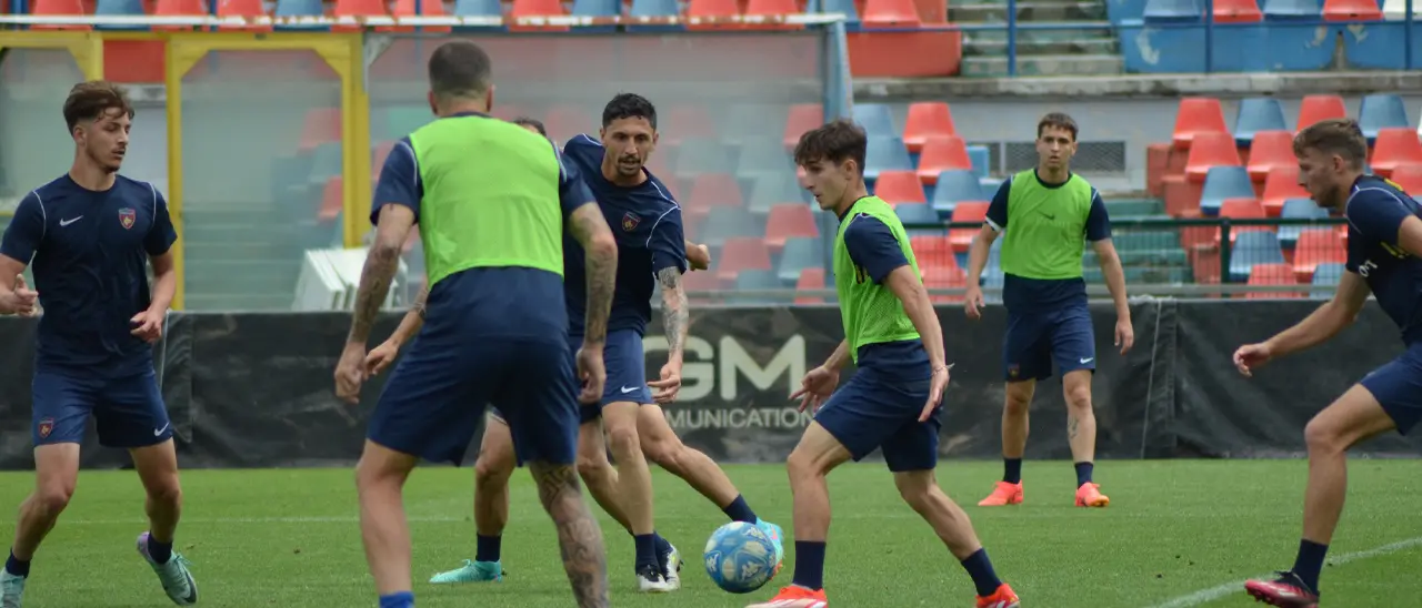 Cosenza, oggi la rifinitura e la partenza per Como. In due verso il forfait