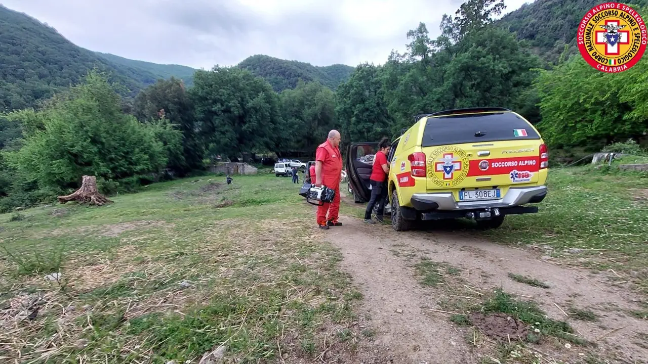Longobucco, un 72enne finisce in un burrone con la macchina e muore