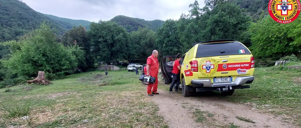 Longobucco, un 72enne finisce in un burrone con la macchina e muore