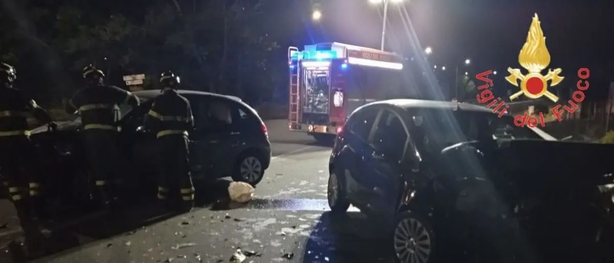 Tragedia a Catanzaro, 25enne muore in uno scontro frontale. Grave un'altra persona