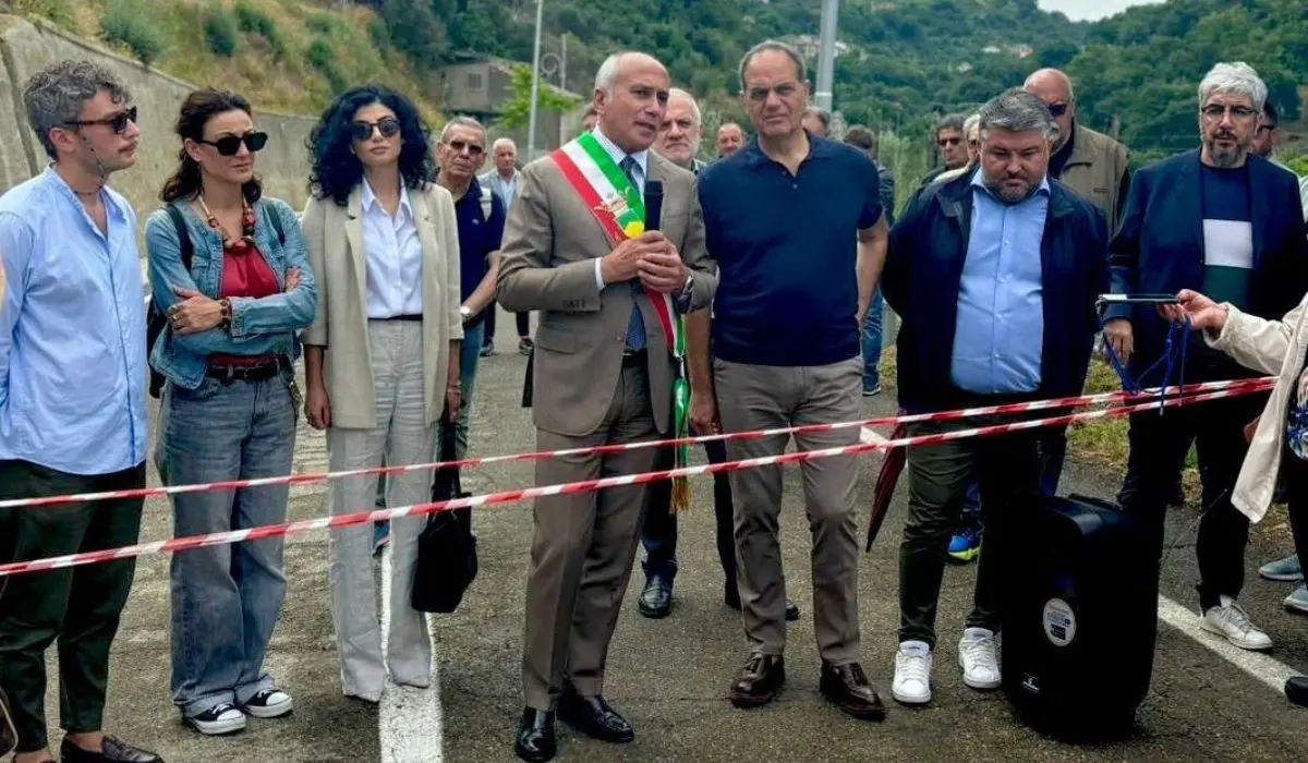 Cosenza, l’Amministrazione comunale: «Corso Vittorio Emanuele è sicuro e rimane aperto»