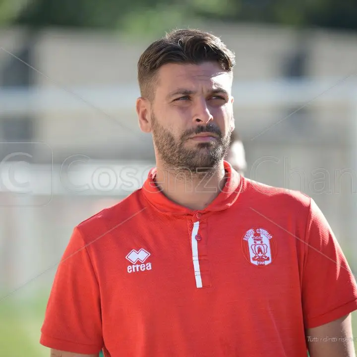 Rende, divorzio con mister Viscardi. Il saluto via social del tecnico