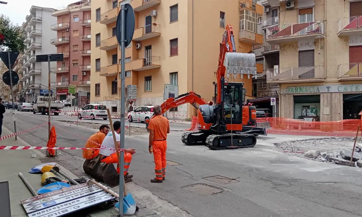 Cosenza, addio alla rotatoria su viale della Repubblica. Occhiuto su fb: «Un passo indietro»