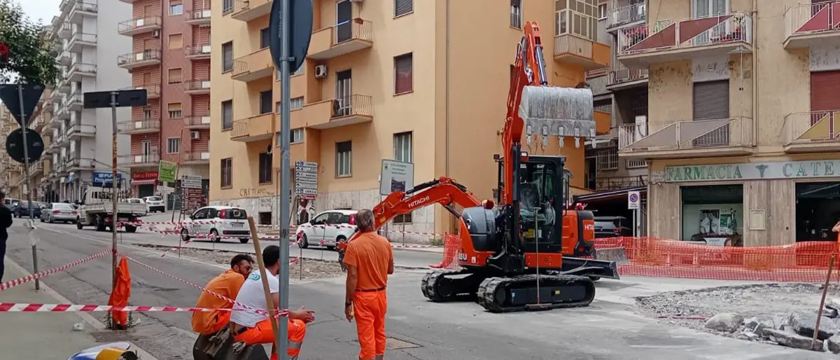 Cosenza, addio alla rotatoria su viale della Repubblica. Occhiuto su fb: «Un passo indietro»