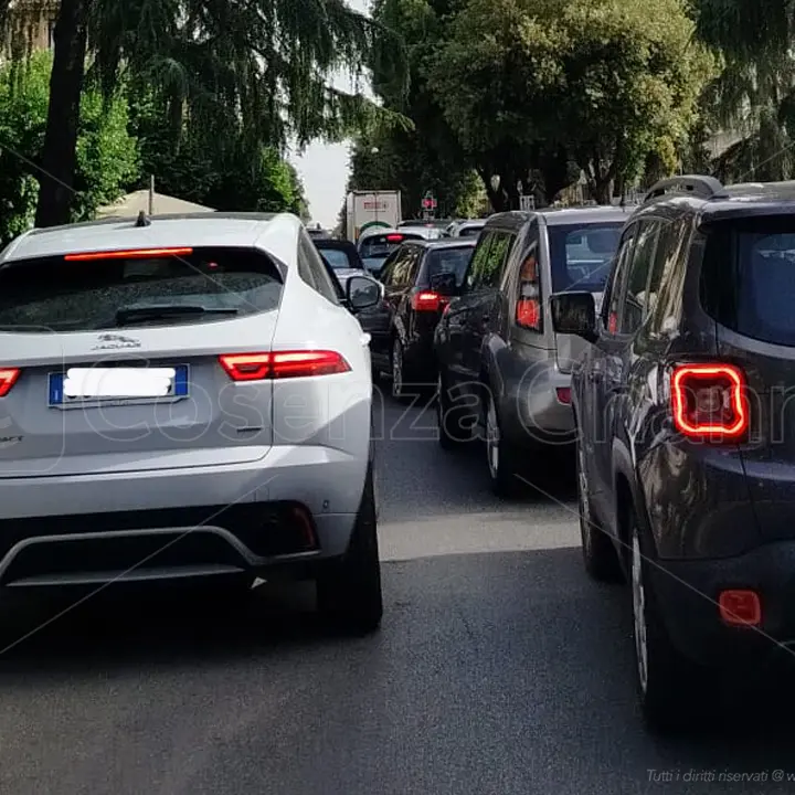 Traffico a Cosenza, Occhiuto: «L'ignoranza è consentita ai cittadini non agli amministratori»