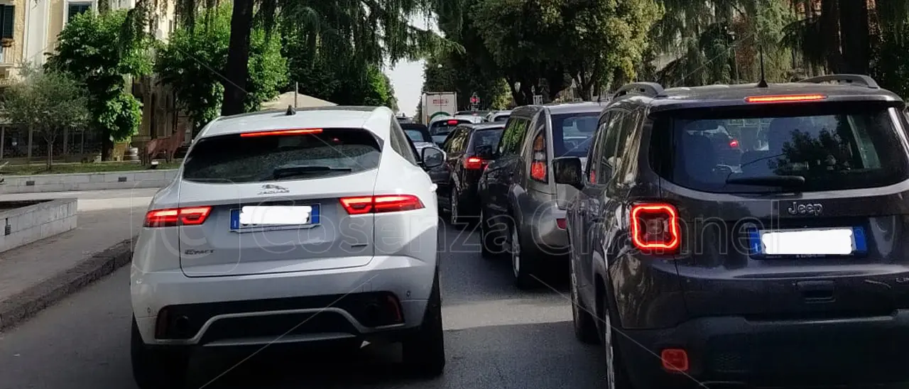 Traffico a Cosenza, Occhiuto: «L'ignoranza è consentita ai cittadini non agli amministratori»