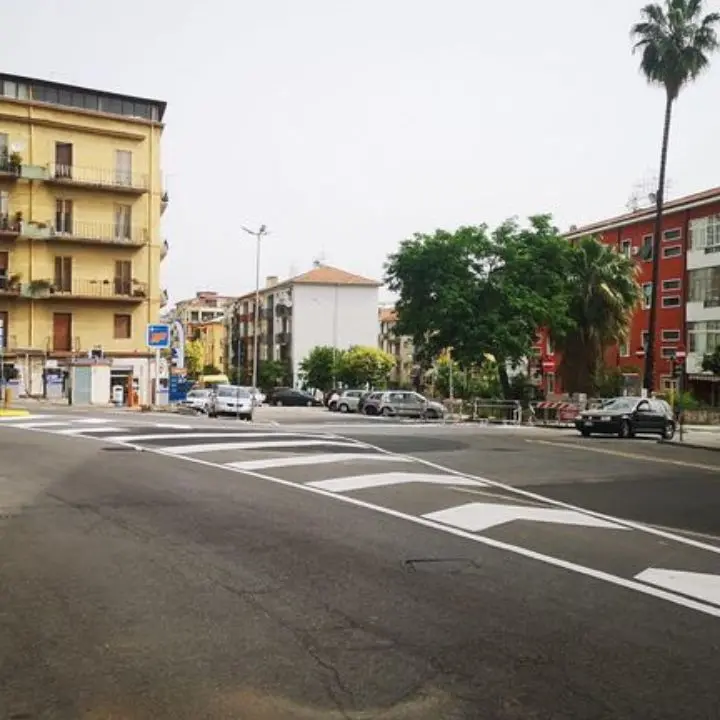 Cosenza, demolita la rotatoria di viale della Repubblica. E De Cicco punzecchia Occhiuto