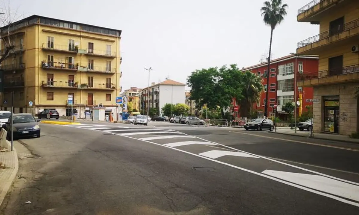 Cosenza, demolita la rotatoria di viale della Repubblica. E De Cicco punzecchia Occhiuto