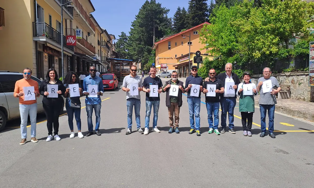 Camigliatello e l'area pedonale fantasma. La protesta dei commercianti