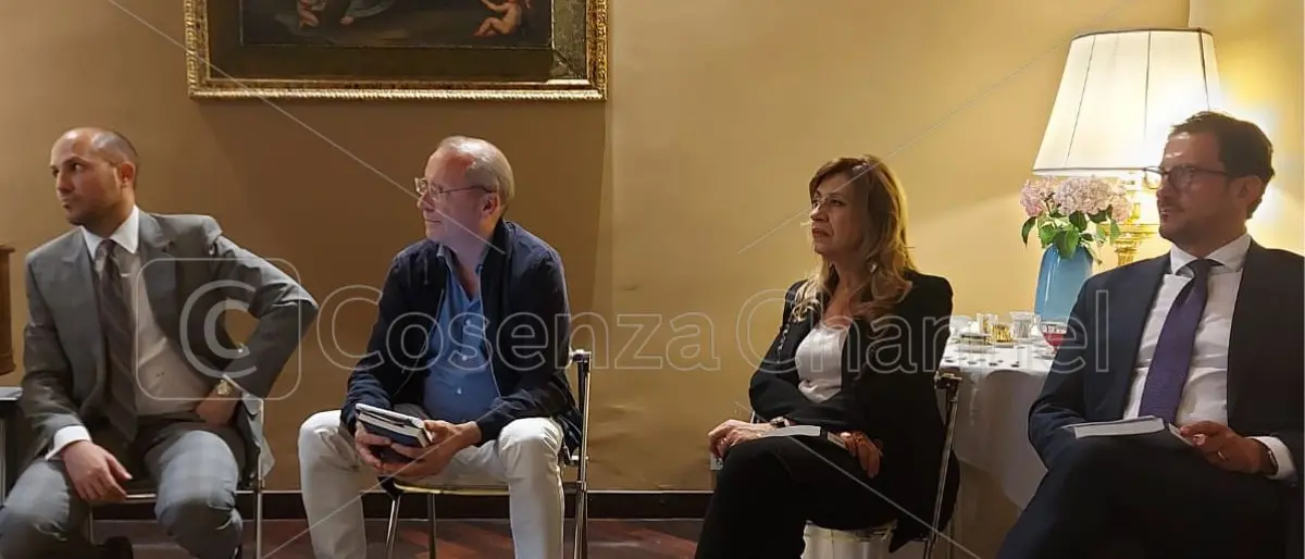 Se è la lana a non far prevalere l'Inferno. Andrea Apollonio presenta il suo romanzo a Cosenza