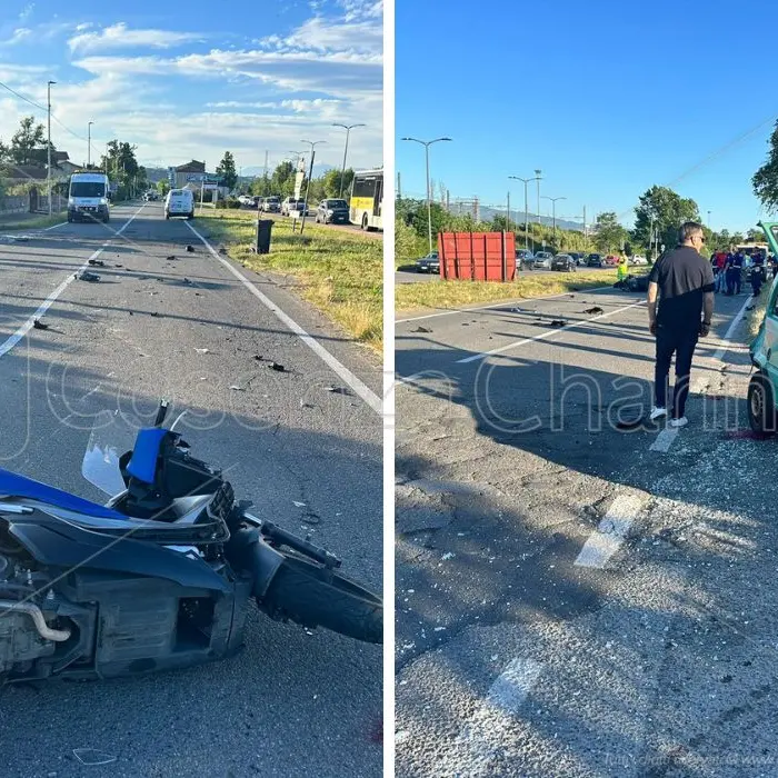 Rende, impatto violento tra auto e scooter: ferito il centauro