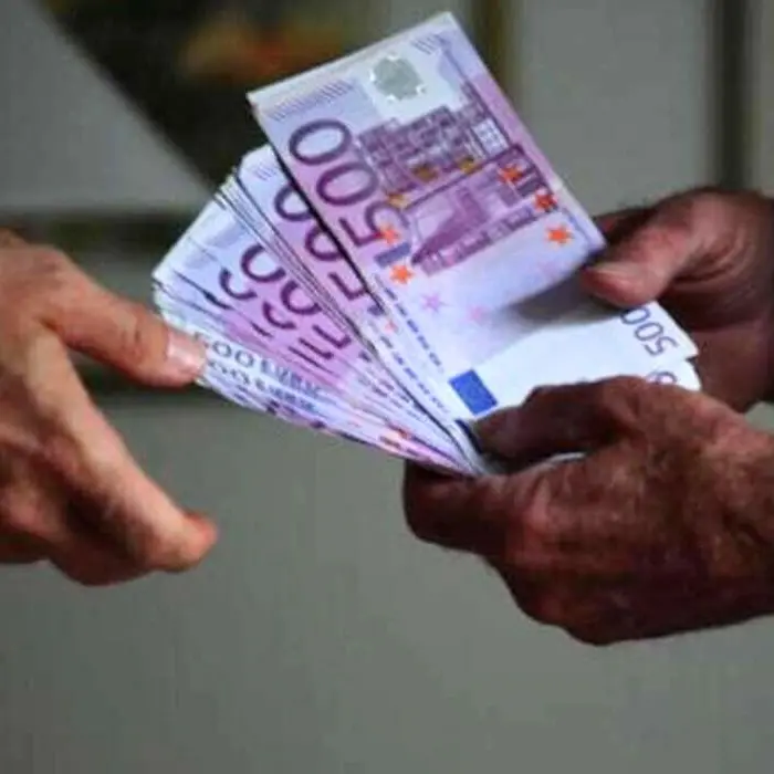 Cosenza, il \"tariffario\" del clan degli italiani: 300 euro per commettere atti intimidatori