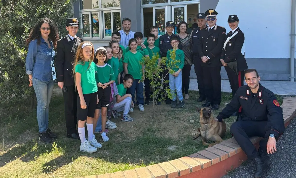 Rende, gli alunni della \"Stancati\" a lezione di legalità dai carabinieri