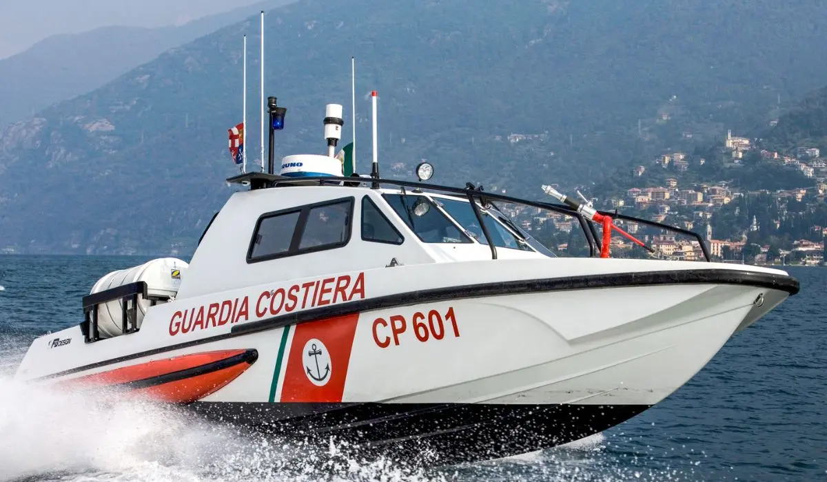 Bambino di età compresa tra 6 e 8 anni trovato morto in mare a Lamezia Terme