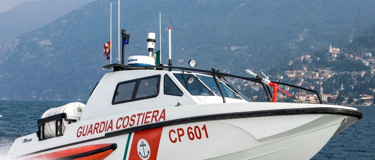 Bambino di età compresa tra 6 e 8 anni trovato morto in mare a Lamezia Terme