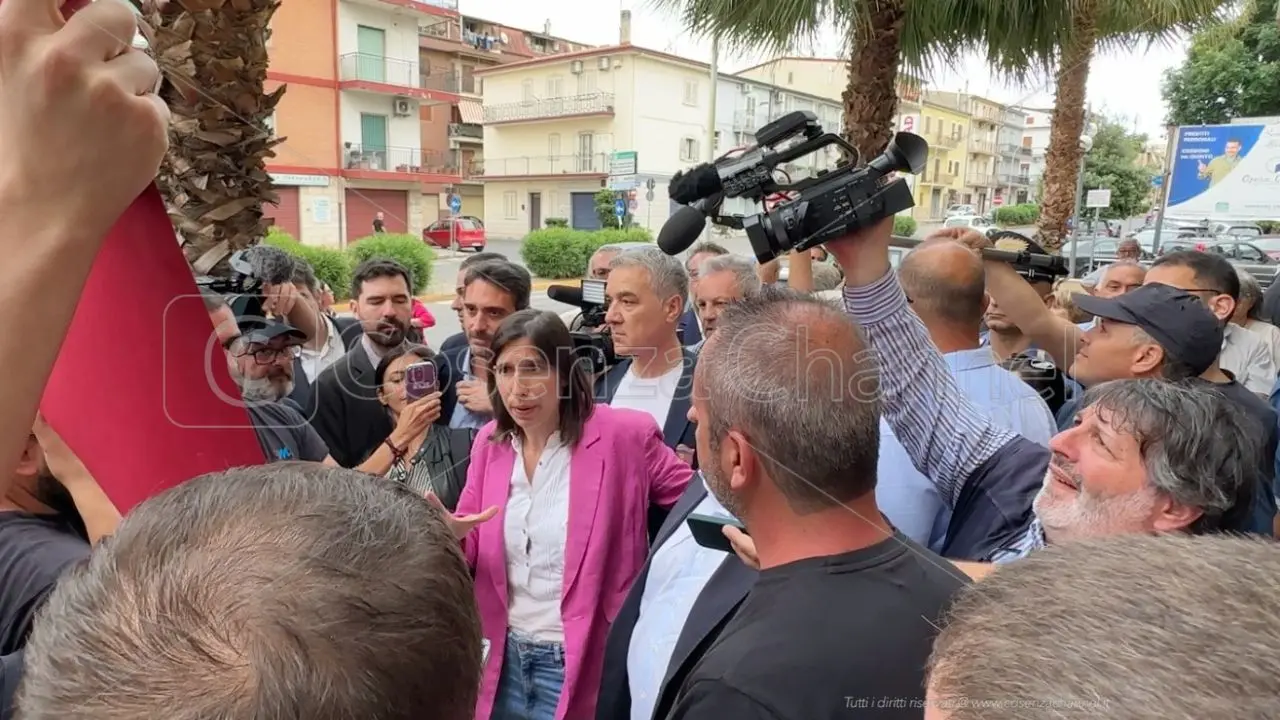 Lavoratore licenziato a Corigliano Rossano, i colleghi incontrano Elly Schlein