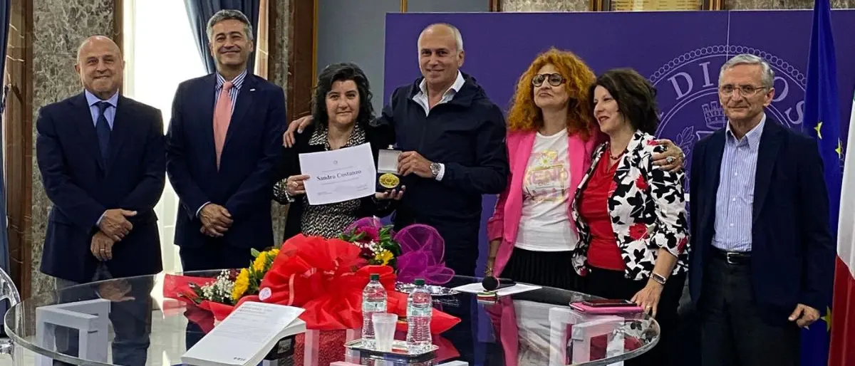 Il \"Sigillo d'oro\" della città di Cosenza a Sandra Costanzo, le parole di Caruso