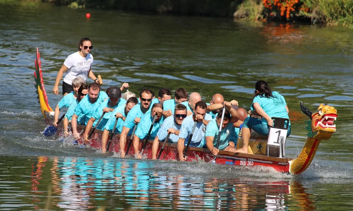 Sport acquatici, il lago Pantano di Mormanno rinasce con il Dragon Boat