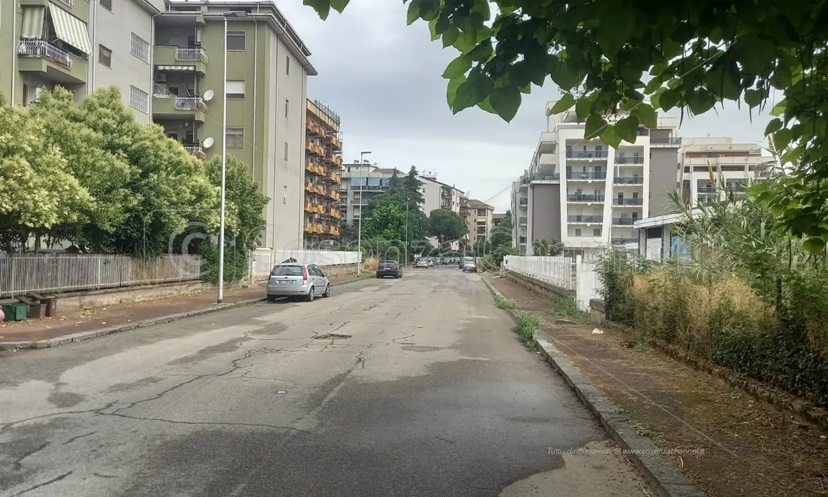 Cosenza, ascensore senza collaudo e anziani prigionieri in casa da sei mesi. Arriva il Prefetto