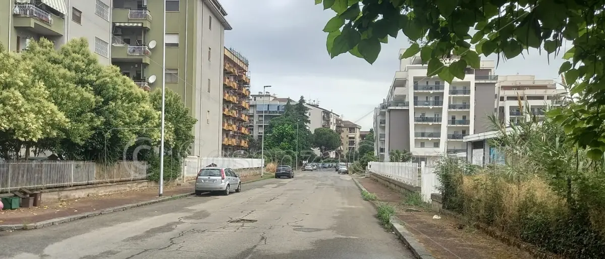 Cosenza, ascensore senza collaudo e anziani prigionieri in casa da sei mesi. Arriva il Prefetto