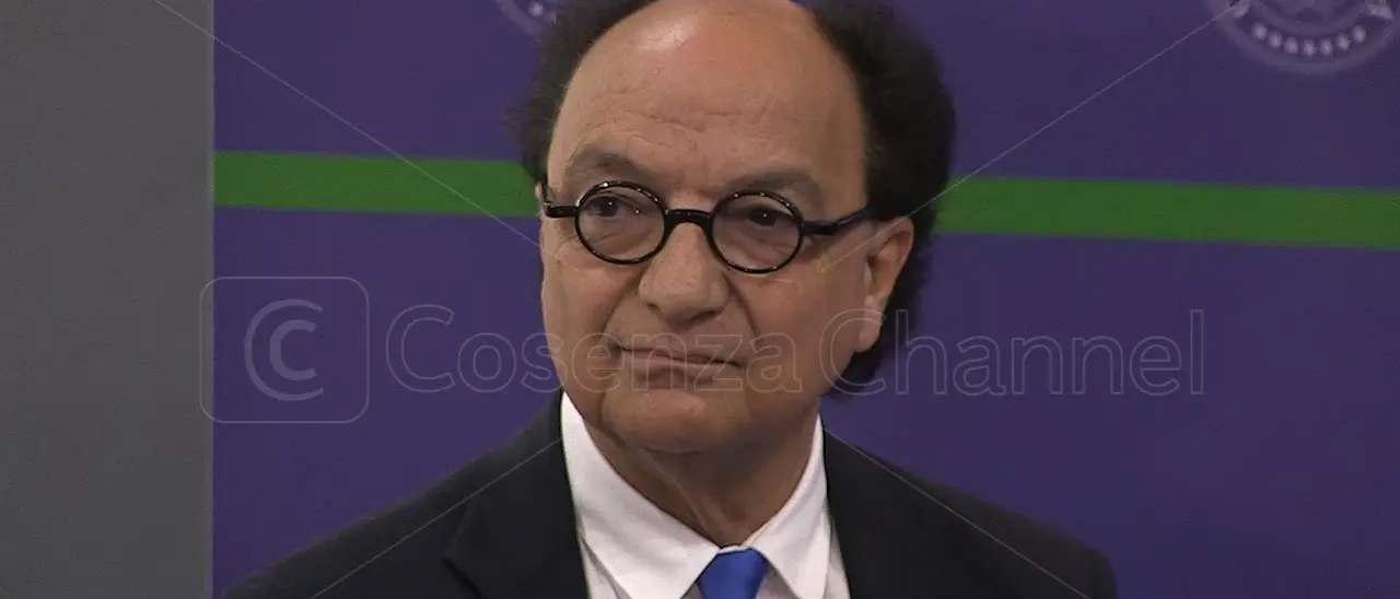 Cosenza calcio deferito per mancato versamento Irpef e e contributi Inps