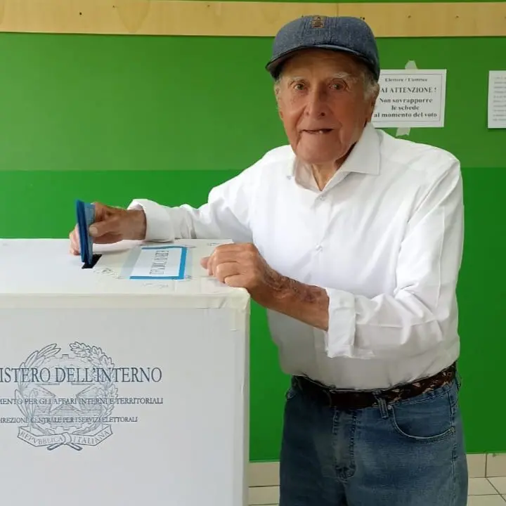 Aprigliano, la storia di Corrado Altomare: a 101 anni continua ad esercitare il suo diritto di voto