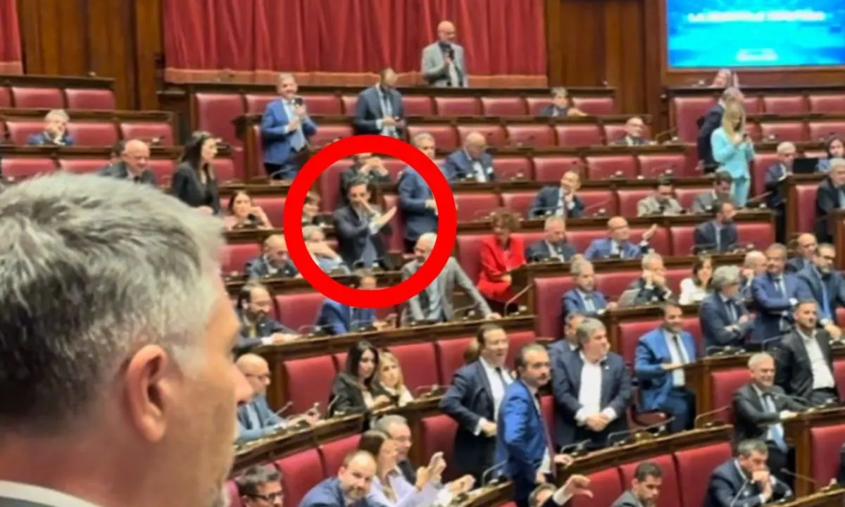 Espulso dalla Camera il deputato calabrese della Lega Domenico Furgiuele, avrebbe fatto il segno della Decima Mas