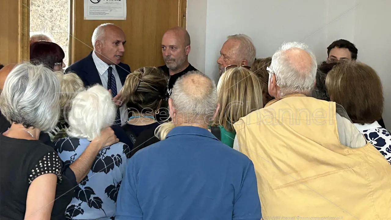 Cosenza, l'assenza di una delibera preoccupa gli ospiti del Cafè Alzheimer. Caruso li rassicura