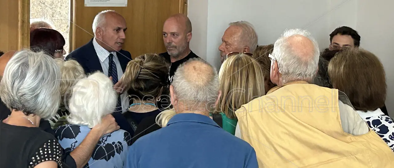 Cosenza, l'assenza di una delibera preoccupa gli ospiti del Cafè Alzheimer. Caruso li rassicura