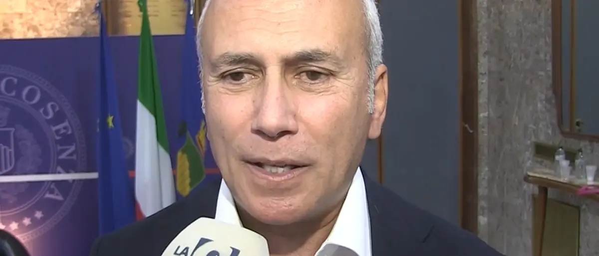 Cosenza, il sindaco Caruso annuncia nuove misure contro l'abbandono dei rifiuti