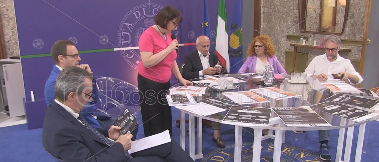 Cosenza solleva il sipario: da Mogol a Bennato. Ecco il calendario della Rendano Arena