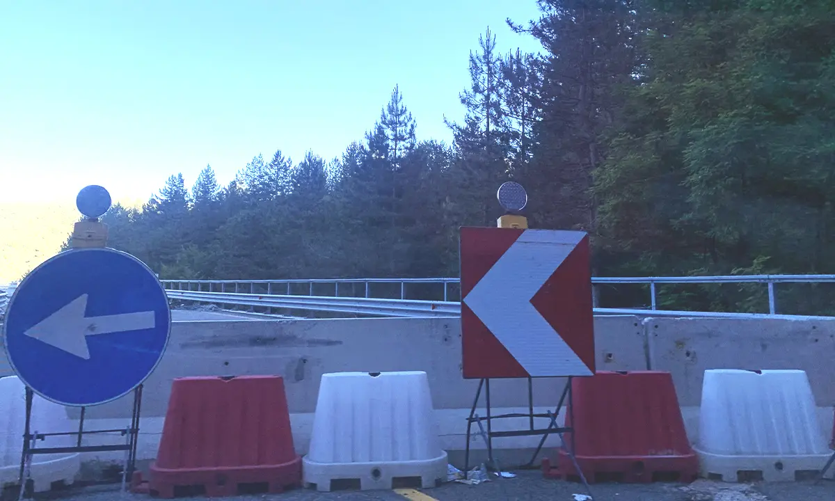 Il tempismo di Anas e la chiusura del viadotto. Andare in Sila d'estate è sempre una... avventura