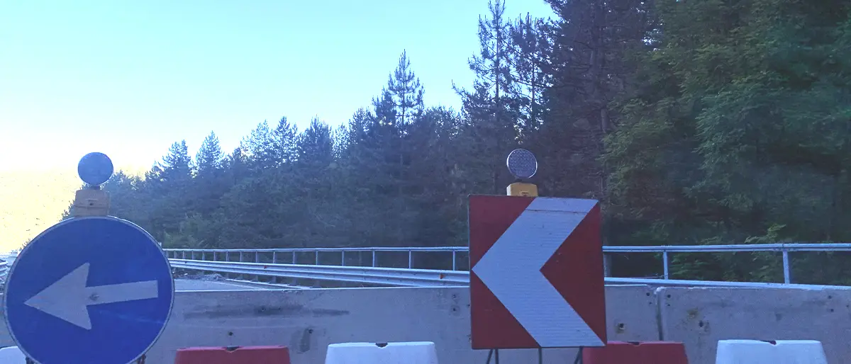 Il tempismo di Anas e la chiusura del viadotto. Andare in Sila d'estate è sempre una... avventura