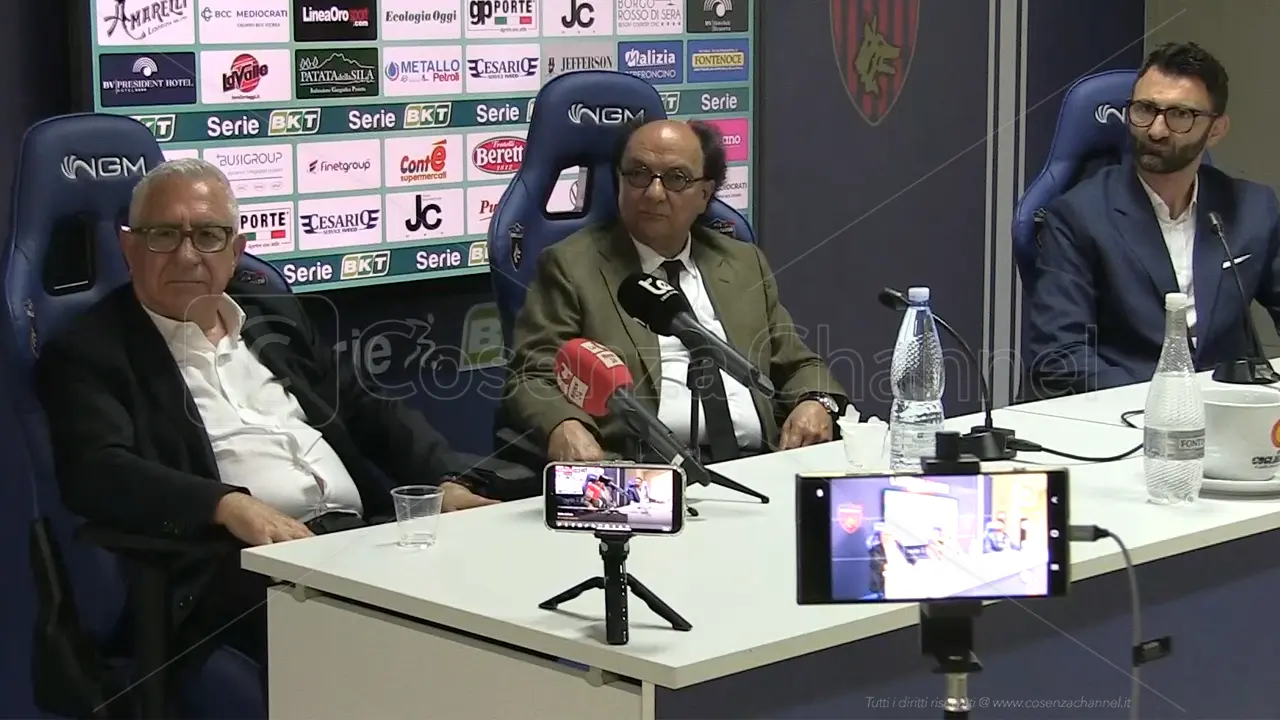 Il calciomercato del Cosenza lancia un messaggio ben preciso: nessuno si fida di Guarascio
