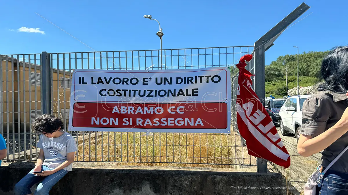 Vertenza Abramo, Calabrese: «Soluzione vicina». Ma Orrico (M5S) lo smentisce
