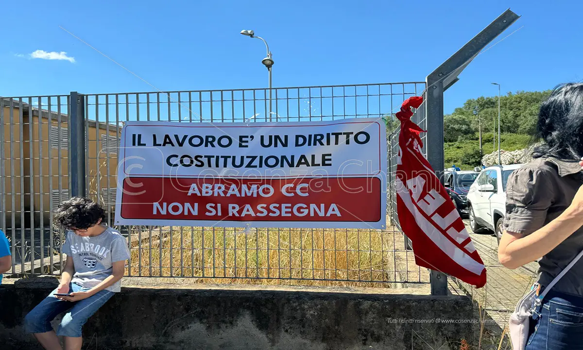 Vertenza Abramo, Calabrese: «Soluzione vicina». Ma Orrico (M5S) lo smentisce