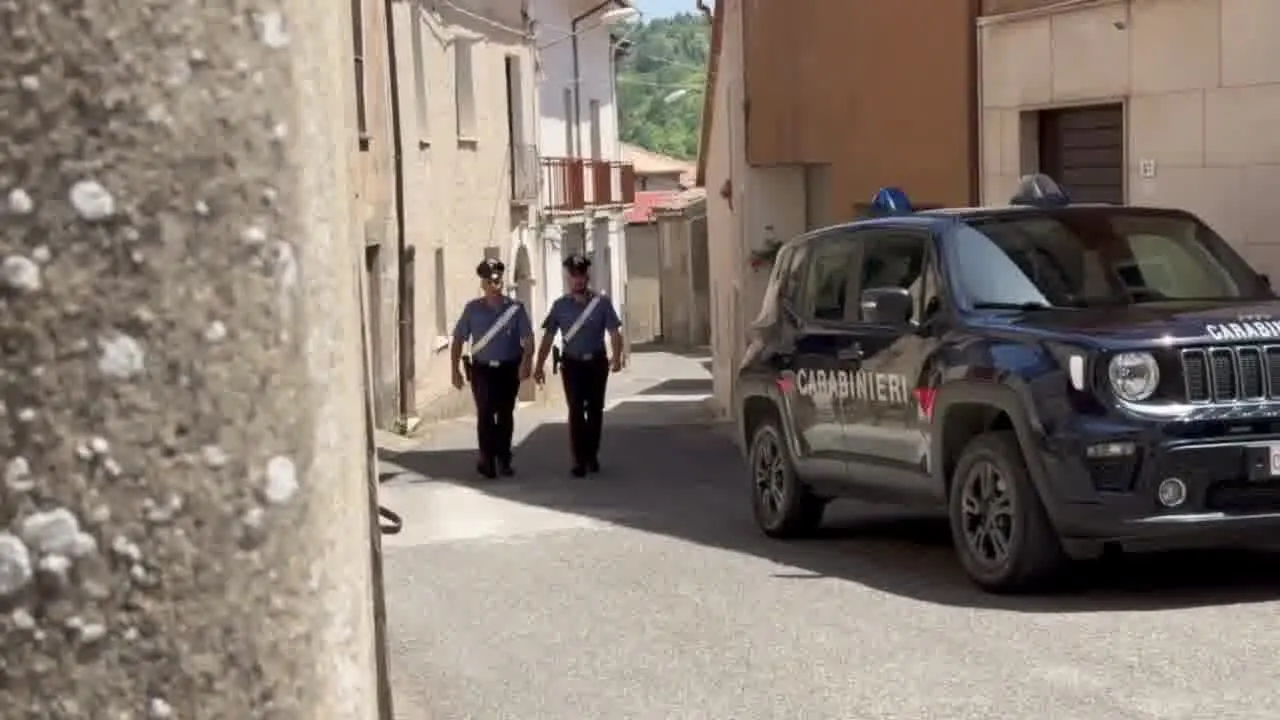 Sola in casa, rischia di morire nell'indifferenza. Salvata da Carabinieri e dai servizi sociali