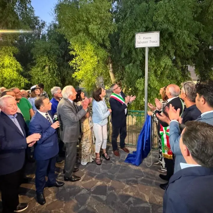 Cassano Ionio, Piazza Municipio da oggi assume ufficialmente la denominazione di Piazza Salvatore Frasca