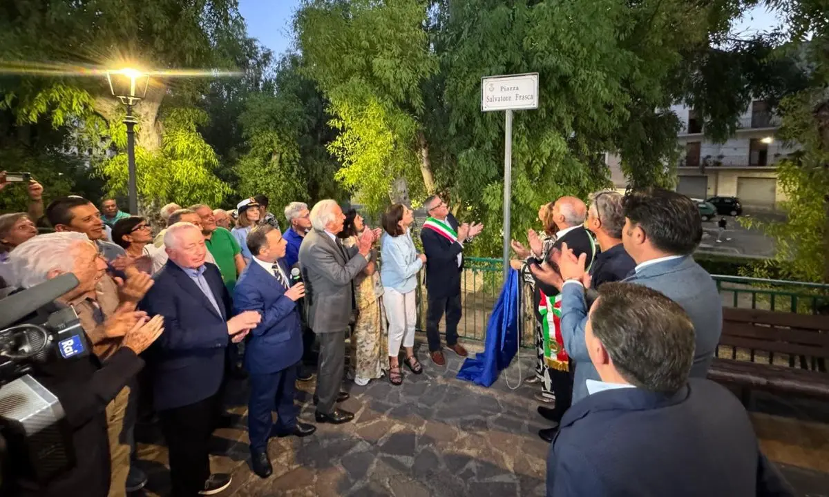 Cassano Ionio, Piazza Municipio da oggi assume ufficialmente la denominazione di Piazza Salvatore Frasca