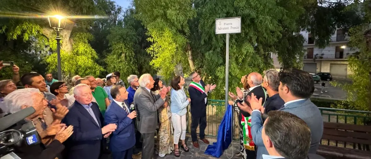 Cassano Ionio, Piazza Municipio da oggi assume ufficialmente la denominazione di Piazza Salvatore Frasca