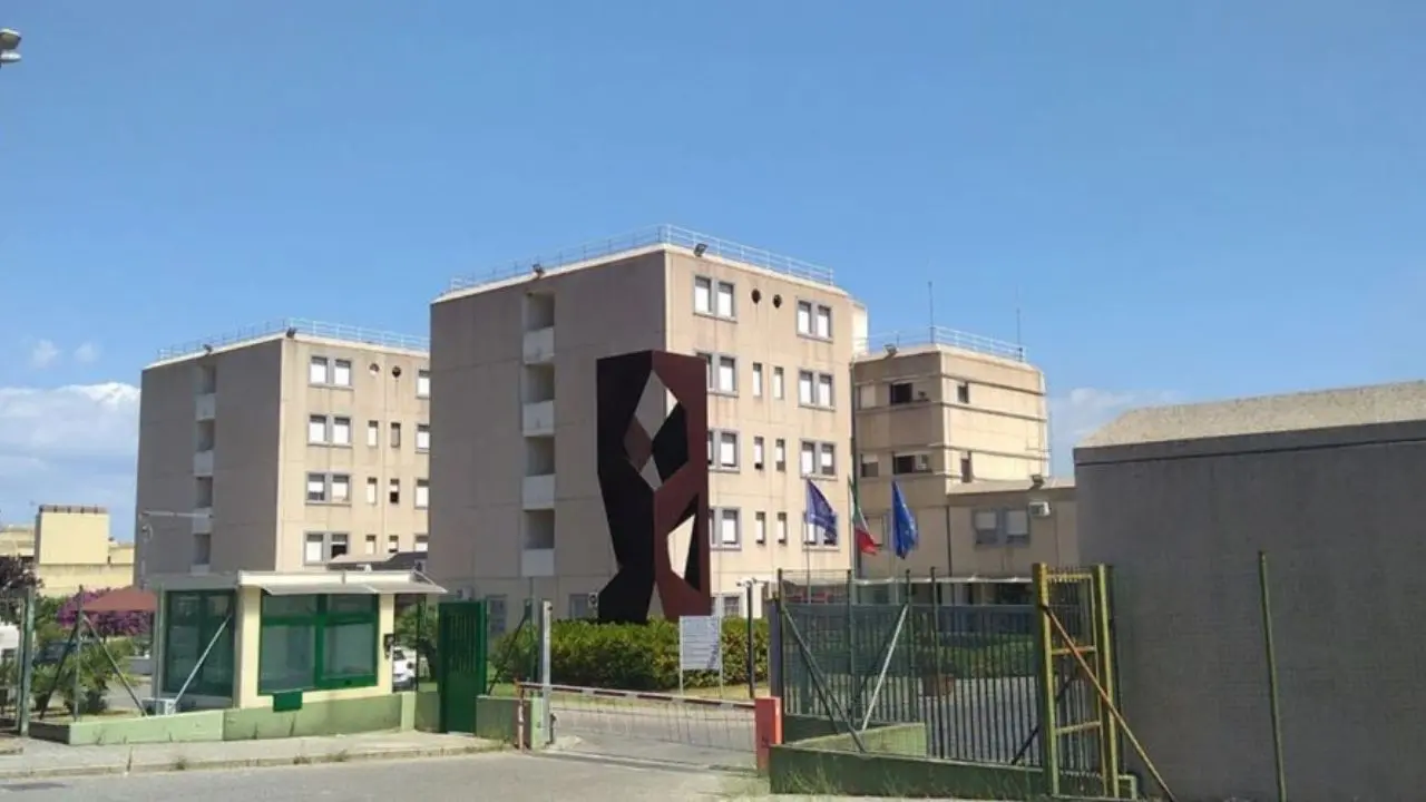 Smartphone nascosti in carcere, nuovo sequestro della Penitenziaria di Rossano
