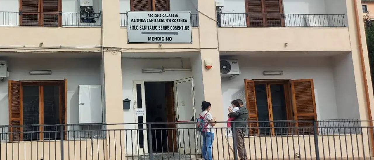 Mendicino, il ring della Guardia Medica. Bucarelli: «Stop disinformazione»