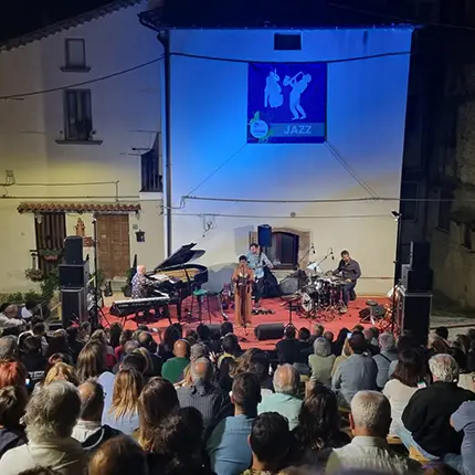 Cerisano, il Festival delle Serre prepara un antipasto tra musica e comicità